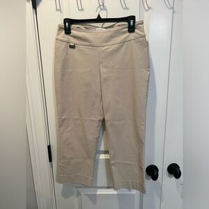 Peck & Peck 8P khaki pull on capris. Like new.